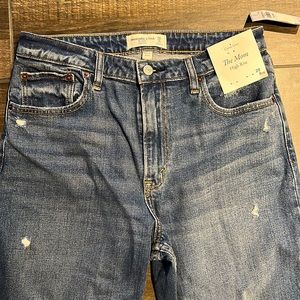NWT Abercrombie & Fitch The Mom High Rise Curve Love Blue Jeans size 29 xshort